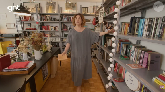 A intérprete de Pilar em 'Quem Ama Cuida' revelou que vive cercada de livros históricos, retratos antigos e objetos herdados da família, transformando seu apartamento em São Paulo em um verdadeiro refúgio cultural e afetivo