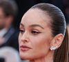 Após surgir com visual que dividiu opiniões no Festival de Cannes, Izabel Goulart voltou a movimentar as redes sociais ao reaparecer nos Stories do Instagram com o rosto diferente do visto no tapete vermelho; assunto segue repercutindo entre fãs da modelo