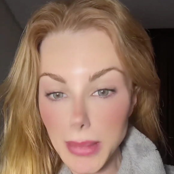 Ex-participante de 'A Fazenda 14', Deborah Albuquerque detonou Carelli em um vídeo publicado nas redes sociais