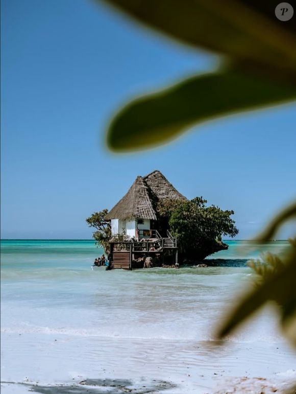 Outra parada obrigatória de Zanzibar é o The Rock Restaurant, que funciona em uma cabana construída sobre uma grande rocha à beira-mar
