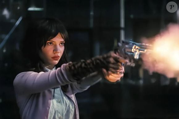 Você já assistiu a ‘Acompanhante Perfeita’? O filme de ficção científica, estrelado por Sophie Thatcher e Jack Quaid, chegou à Netflix após sua estreia nos cinemas em janeiro de 2025