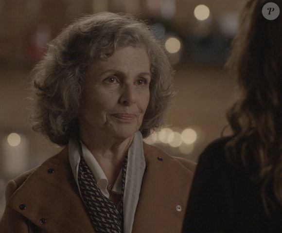Vitória (Irene Ravache) não imagina que Emília (Ana Beatriz Nogueira) é sua filha na segunda fase de 'Além do Tempo'