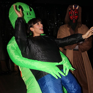 Fantasia inflável e divertida para Halloween: Bruna Marquezine escolheu look bem-humorado no passado