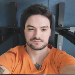 Projeto 'Nova Fala' de Felipe Neto permitirá criar uma forma de governo neutra, sem qualquer ideologia