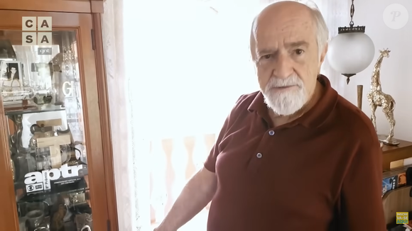 Ary Fontoura, aos 93 anos de idade, também guarda todos os troféus da carreira no escritório da casa