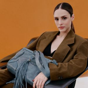 'O corpo precisa estar à vontade', destaca Isabelle Drummond ao falar sobre estilo e maturidade