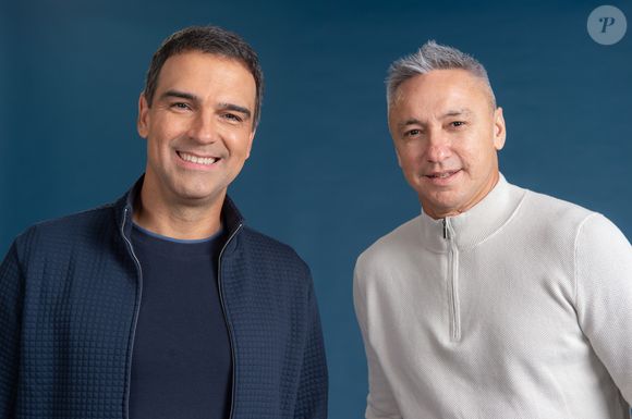 O ex-jogador Paulo Nunes, junto de Tadeu Schmidt, comandam a 'Central da Copa de Clubes' na TV Globo.