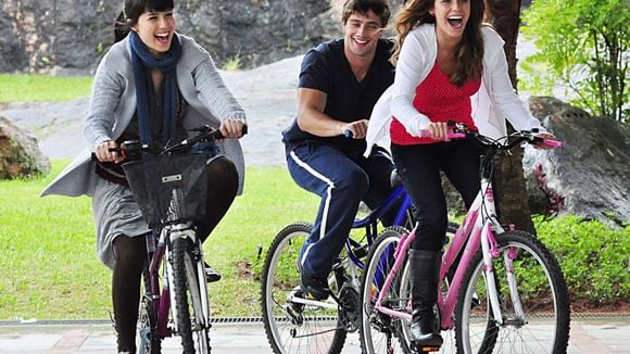 Longe das novelas há 9 anos, atriz que mudou visual para ser vilã em 'Três Graças' completa 41 anos com medo antigo: 'Esquecida'