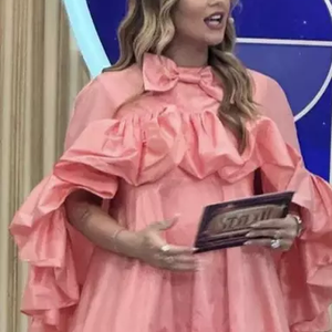 No SBT, Virgínia Fonseca também sofreu críticas por apresentar programa com vestido cheio de babados
