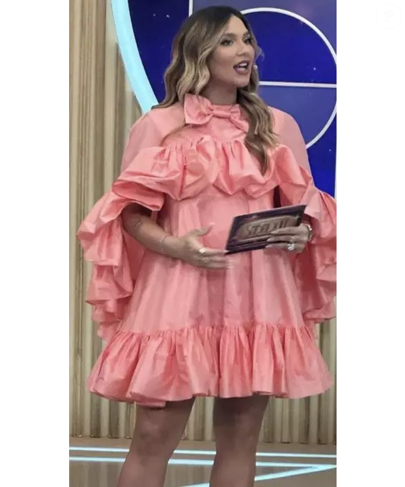 No SBT, Virgínia Fonseca também sofreu críticas por apresentar programa com vestido cheio de babados