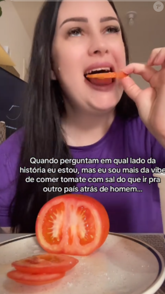 ‘Quando me perguntam em qual lado da história eu estou, mas eu sou mais da vibe de comer tomate com sal do que ir pra outro país atrás de homem’, postou a tiktoker Mariana Liposki