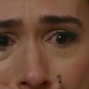 A ausência de validação emocional é uma das experiências da infância que alimenta o perfeccionismo como um mecanismo adaptativo, levando a uma autoestima frágil e a uma forte necessidade externa de aprovação.