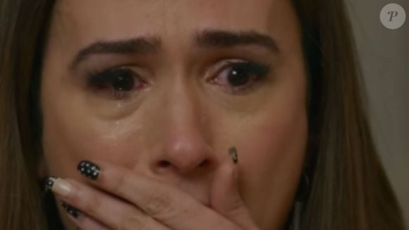 A ausência de validação emocional é uma das experiências da infância que alimenta o perfeccionismo como um mecanismo adaptativo, levando a uma autoestima frágil e a uma forte necessidade externa de aprovação.