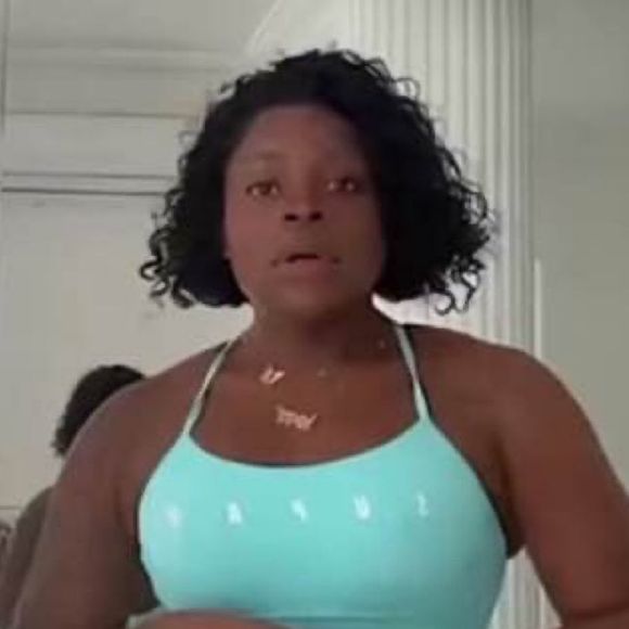 Desde que começou a novela, circula no X, antigo Twitter, uma imagem de Jojo Todynho com um corte de cabelo idêntico ao da personagem de Bella Campos. A foto virou meme