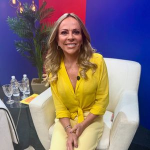 Internautas perceberam que Christina Rocha estava toda 'esticada' em cliques e aparições na TV