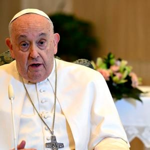 Papa Francisco foi internado em hospital de Roma, que reserva um quarto apenas para pontífices