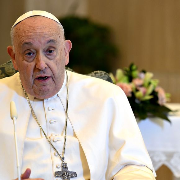 Papa Francisco foi internado em hospital de Roma, que reserva um quarto apenas para pontífices
