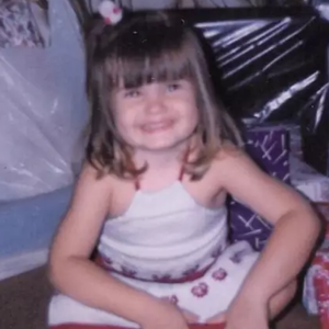 Essa menina nascida em 1993 nem imaginava que, hoje, brilharia na mesma emissora que revelou a Tiazinha, ícone da década. Reconhece?