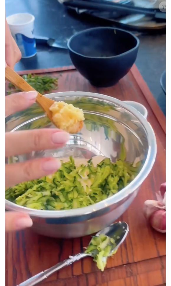 São opcionais o alho e meio limão espremidos - mas que dão um sabor extra para a receita