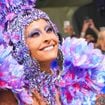 Sabrina Sato destaca corpo sarado e virilha lisinha em fantasia de flor no Carnaval 2026 e faz promessa inusitada para desfile aos 90 anos: 'Guardar'