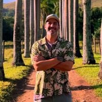André Marques, aos 46 anos, trocou a cidade por uma fazenda herdada após a morte do pai: ator reformou a propriedade e hoje se dedica ao cuidado de cães, cabras, vacas, cavalos e animais resgatados