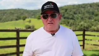 Amado Batista tem patrimônio avaliado em R$ 1 bilhão: aos 73 anos, cantor fatura R$ 120 milhões por ano vendendo gado