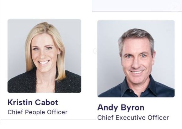 Polêmica com chefe da Astronomer: após todo o burburinho causado na web com o flagra no show de Coldplay, portais de notícias descobriram que o home se trata do líder da empresa de tecnologia, enquanto Kristin Cabot é a responsável pela área de recursos humanos.