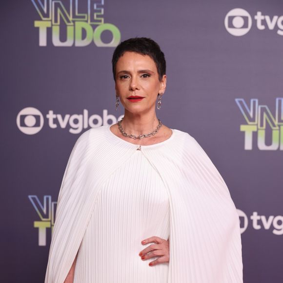 Malu Galli surgiu em vestido branco deslumbrante na festa de 'Vale Tudo'