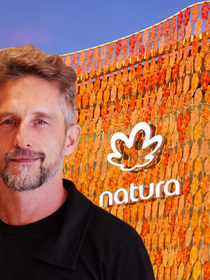 O arquiteto nascido na Europa e fã da Amazônia desde 2005 que assina estande ‘vivo’ do Rock in Rio 2026 feito com 47 mil embalagens e 1,6 tonelada de resíduos: 'Inovação e sustentabilidade'