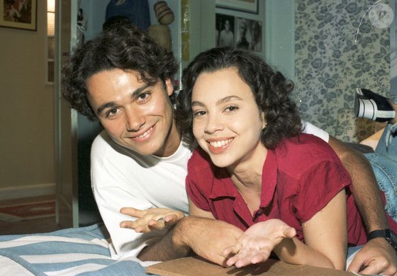 Carla Marins acredita que Joyce de 'História de Amor' escaparia do 'cancelamento': 'O que percebo é um olhar crítico para a década de 90, onde não percebíamos e naturalizávamos relacionamentos tóxicos como o de Joyce e Caio'