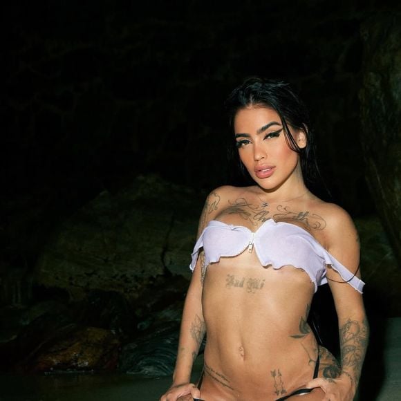 A web ficou em polvorosa após o vazamento do vídeo de MC Mirella, com internautas curiosos sobre um detalhe íntimo da funkeira