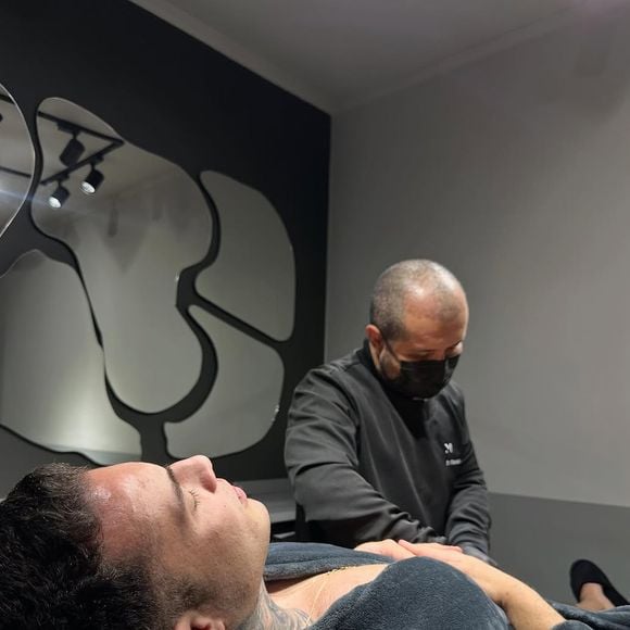 Dr. Vitor Mello, em entrevista ao Purepeople, explica a finalidade do botox anal, o protocolo e conta que o procedimento também é de bastante serventia para questões de saúde