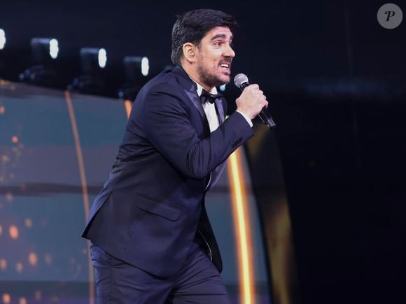 Marcelo Adnet deve interpretar o ex-presidente Jair Bolsonaro no desfile, de acordo com o portal Metrópoles