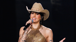 De gloss holográfico a blush cremoso: Ana Castela lança primeira linha de maquiagem com a Avon com produtos até R$ 80