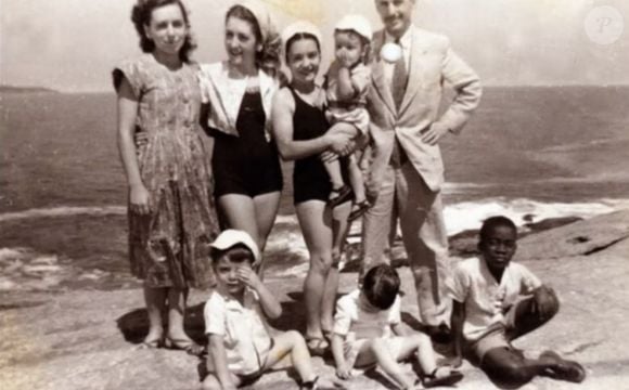 Milton Nascimento em foto de criança e ao lado da família nos anos 1950