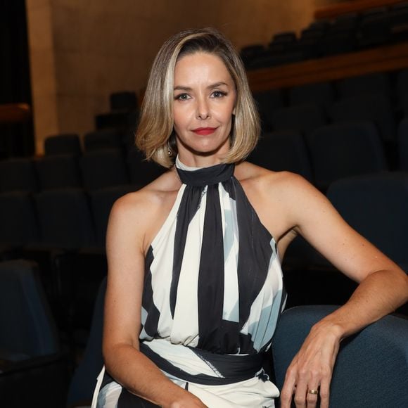 Laura Cardoso é acolhida por Bianca Rinaldi dentro do filme 'Dona Rosinha'