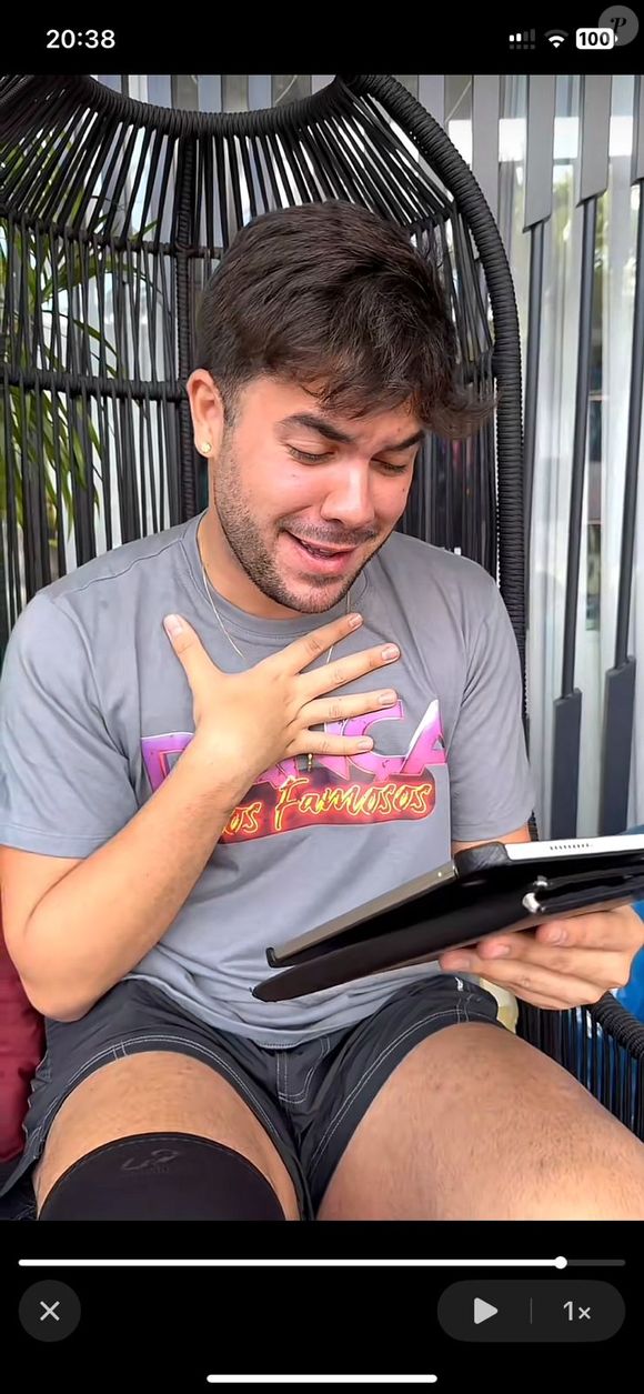 Álvaro Xaro rebate internauta e defende participação: 'Minha chance de ser conhecido pelo sofá brasileiro'