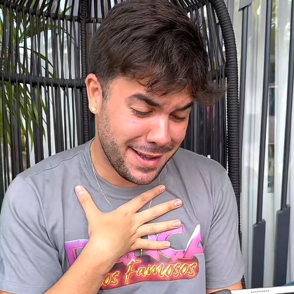 Álvaro Xaro rebate internauta e defende participação: 'Minha chance de ser conhecido pelo sofá brasileiro'