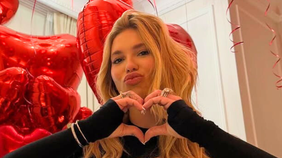 'Ganhei do meu gato': além de alianças e surpresa, Virgínia ganha mimo fashion de Vinicius Jr. 'patrocinado pela Nike'