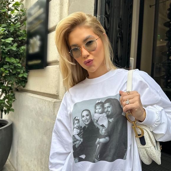 Virginia Fonseca sempre usou looks com foto da familia estampada