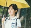 Jeon So-nee, a intérprete da roteirista Ju-a na série, tem 33 anos