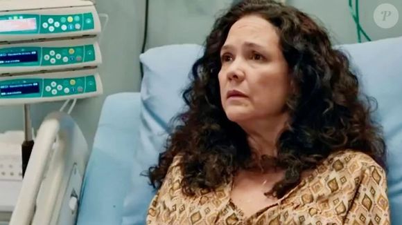 Em 'Volta por Cima', Doralice (Tereza Seiblitz) morre, conversa com espírito e tem experiência de volta à vida.