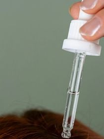 Três cabeleireiros falam sobre o óleo de árgan para o cabelo e concordam que ele é um grande aliado para nutrir e reparar