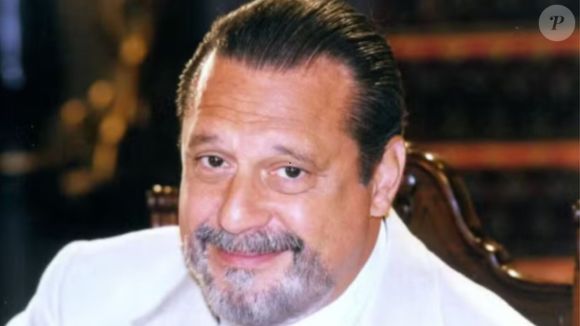 Gumercindo (Antônio Fagundes) se chateia quando Francesco (Raul Cortez) avisa que vai deserdar Marco (Marcello Antony) porque ele se casou com Rosana.