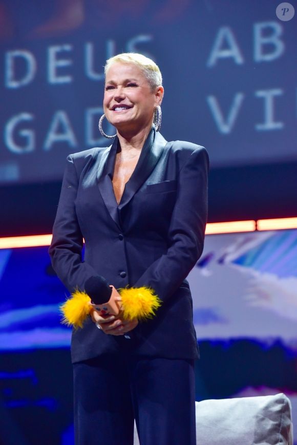 Xuxa Meneghel estampa a edição de maio da Revista Vogue junto com a filha, Sasha.