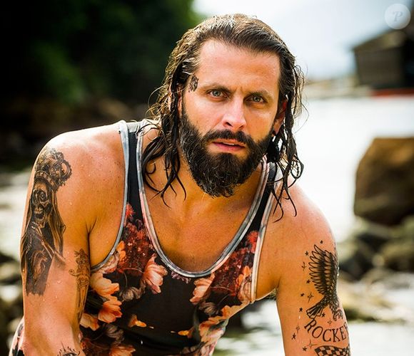 Henri Castelli exibiu cabelos longos como Ralf Tattoo, na novela 'Sol Nascente' (2016)
