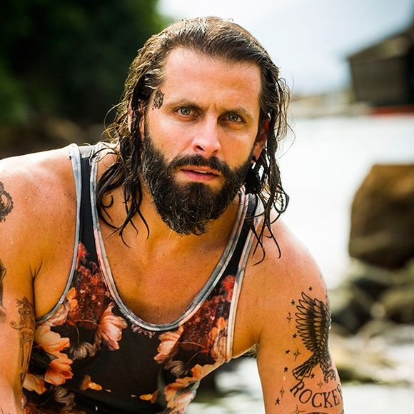 Henri Castelli exibiu cabelos longos como Ralf Tattoo, na novela 'Sol Nascente' (2016)
