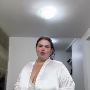 Thais Carla revelou que, devido a lesão, pode malhar apenas a parte superior do corpo