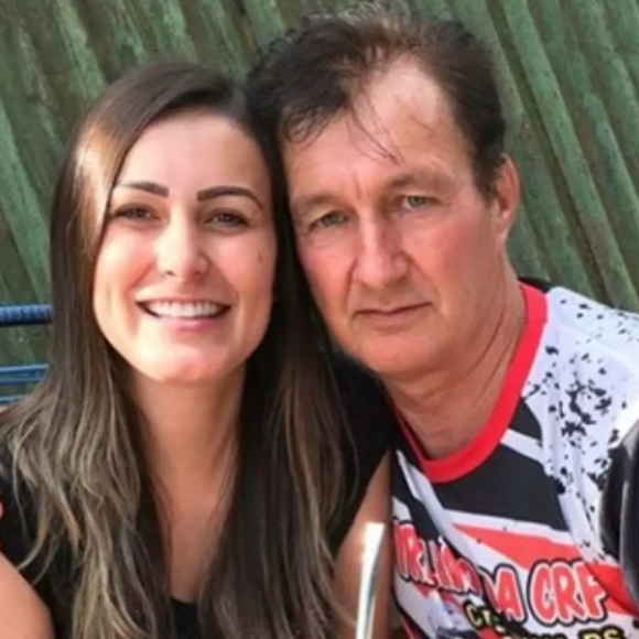 Andressa Urach falou da relação profissional com o pai, Carlos Alberto Urach, após gravar cenas quentes dele para uma plataforma paga