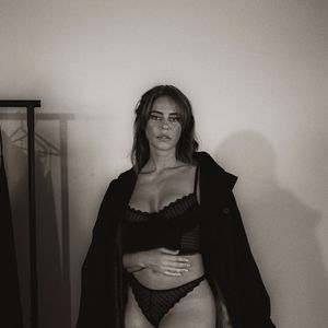 De calcinha e sutiã, Paolla Oliveira foi chamada de ‘gostosa’ por Bella Campos